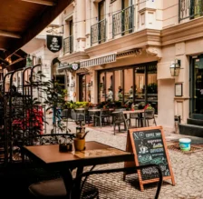 Illicit love in Swindon