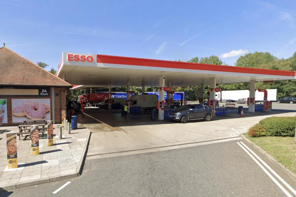The cheapest petrol stations in south east London ahead of Christmas

Source: https://uk.news.yahoo.com/cheapest-petrol-stations-south-east-050000610.html?guccounter=1&guce_referrer=aHR0cHM6Ly93d3cuZ29vZ2xlLmNvbS8&guce_referrer_sig=AQAAAKNfpfcSOBZ_NtP7wOhm_oLQzNVf61n3hRW5e83dCzyQpst5hZOy00HeScdGG87OLwGpnTYVM2Tugqevzc_96w_TPHomdBIEnWDmfzRKh0ImkNtaRlBTijP880Y5tO5qLjJIWUH1HEYIuDiPfG9RlWxYiJxXUjq3E227mtHO_LpY